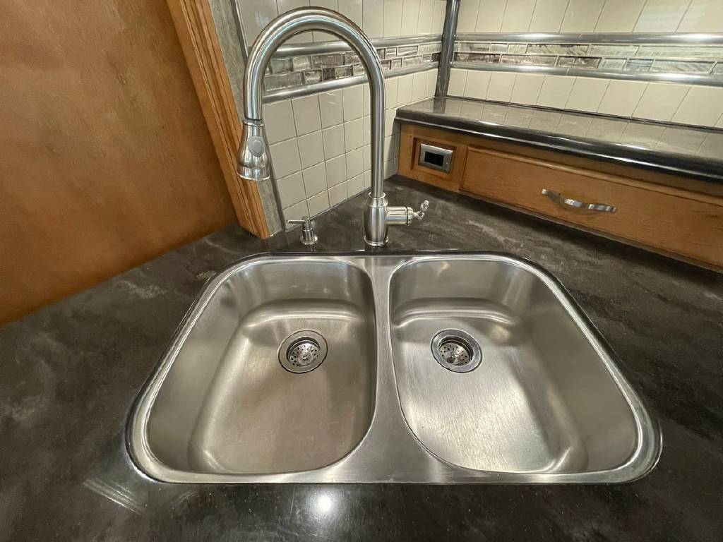 Photo 1 - 2017 Winnebago Class A Motorhome rental photo 5