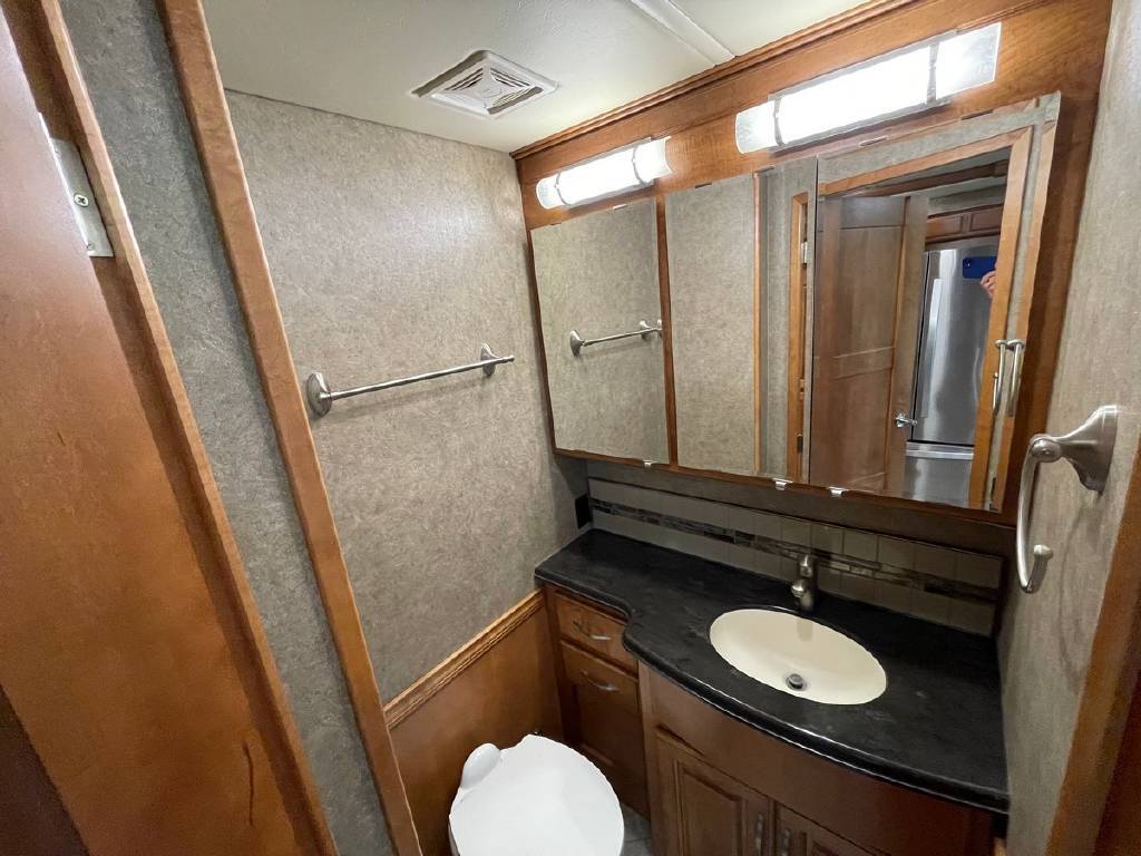 Photo 2 - 2017 Winnebago Class A Motorhome rental photo 8