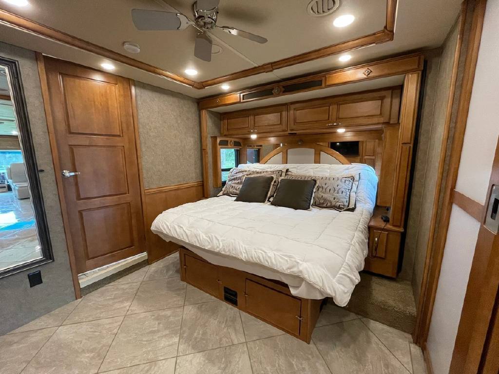 Photo 2 - 2017 Winnebago Class A Motorhome rental photo 10