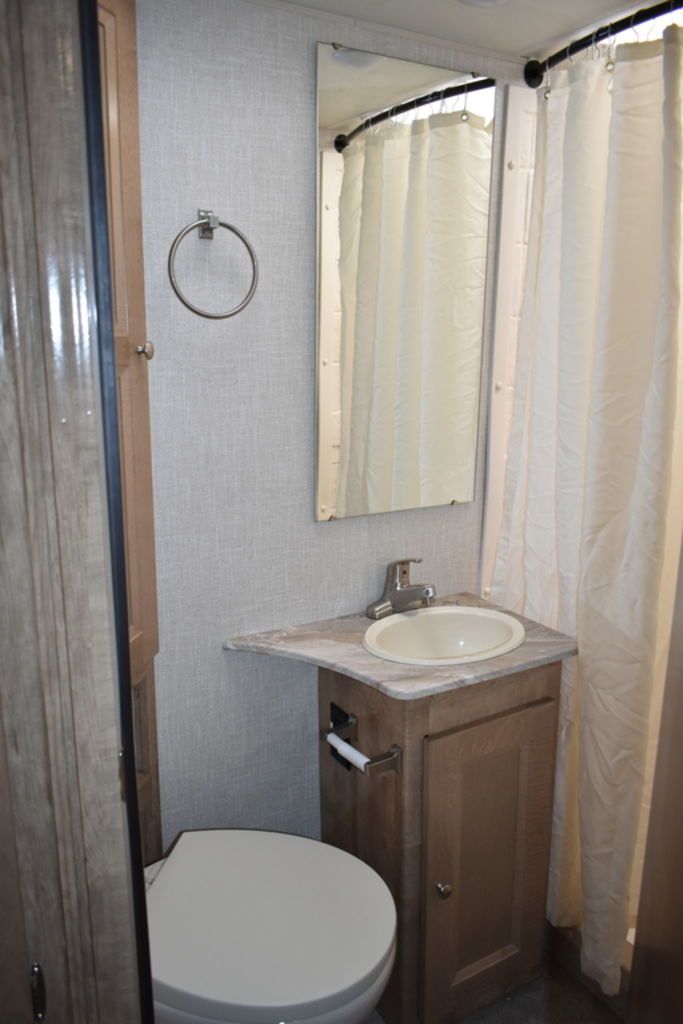 Photo 10 - 2020 Coachmen Class C Motorhome rental photo 43