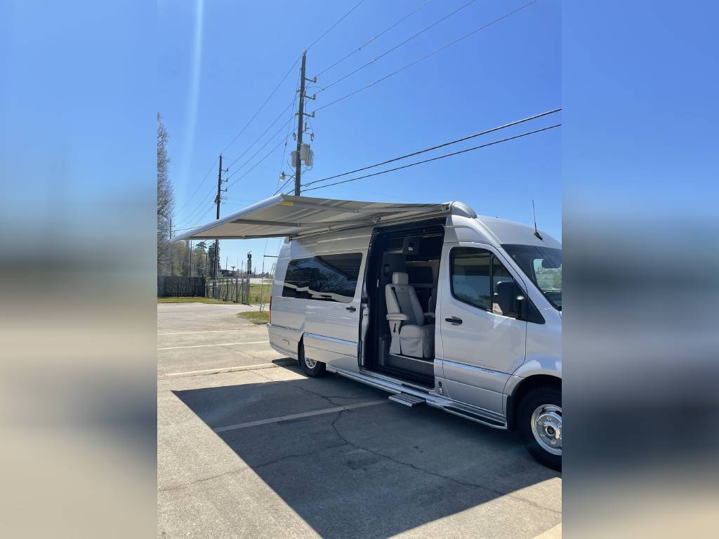 Photo 2 - 2020 Airstream Class B Motorhome rental photo 4