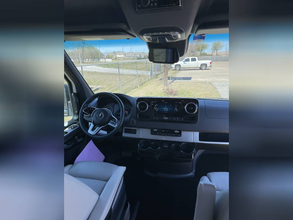 Photo 5 - 2020 Airstream Class B Motorhome rental photo 7