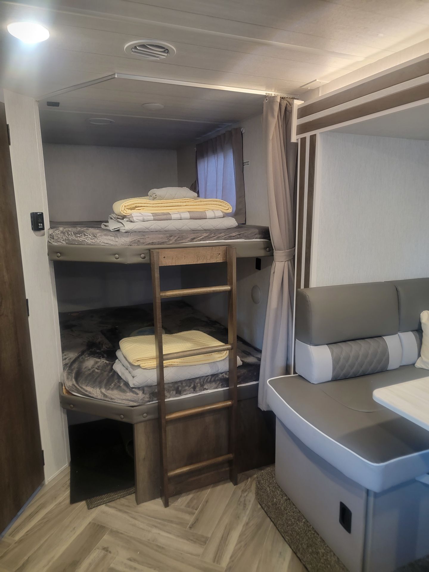 Photo 1 - 2022 Salem Travel Trailer rental photo 4