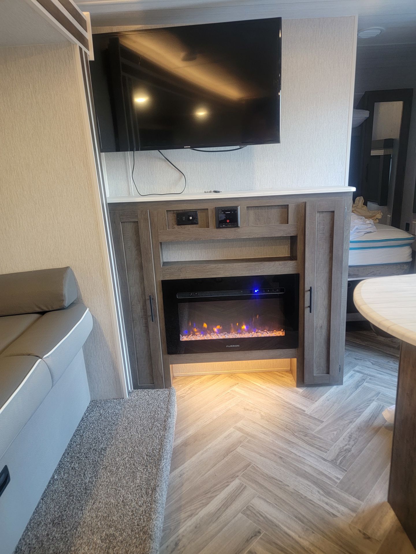 Photo 4 - 2022 Salem Travel Trailer rental photo 8
