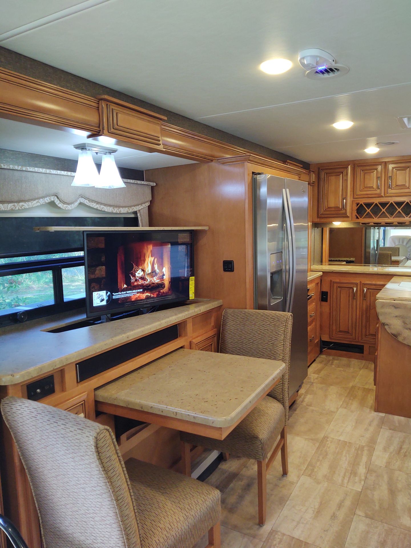 Photo 10 - 2016 Thor Motor Coach Class A Motorhome rental photo 12