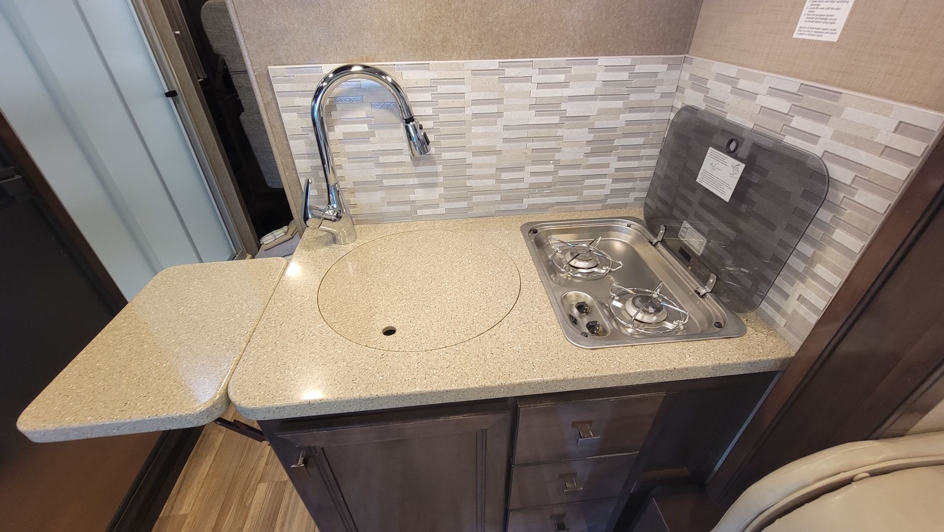 Photo 19 - 2019 Thor Class C Motorhome rental photo 21