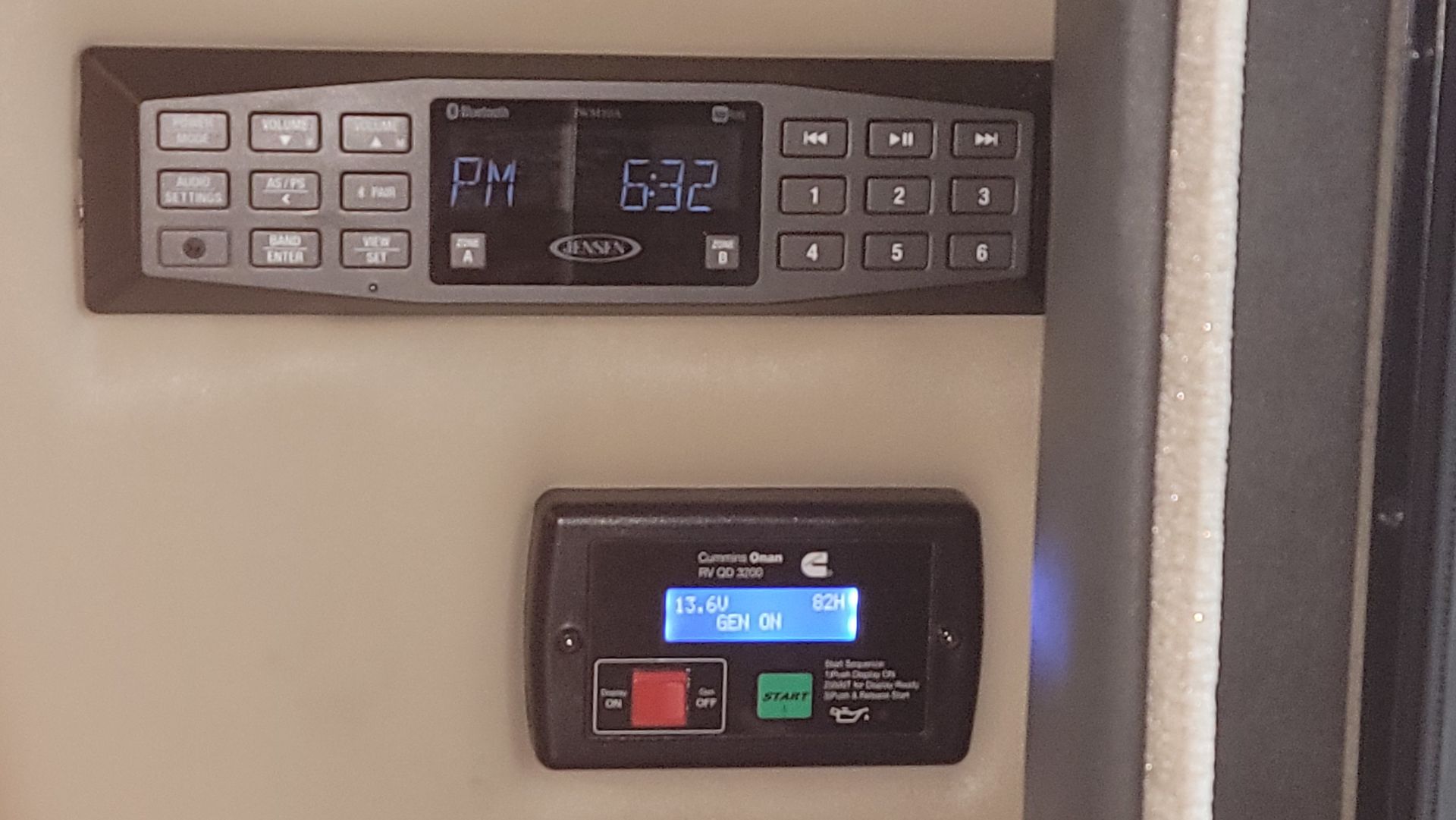 Photo 21 - 2019 Thor Class C Motorhome rental photo 22