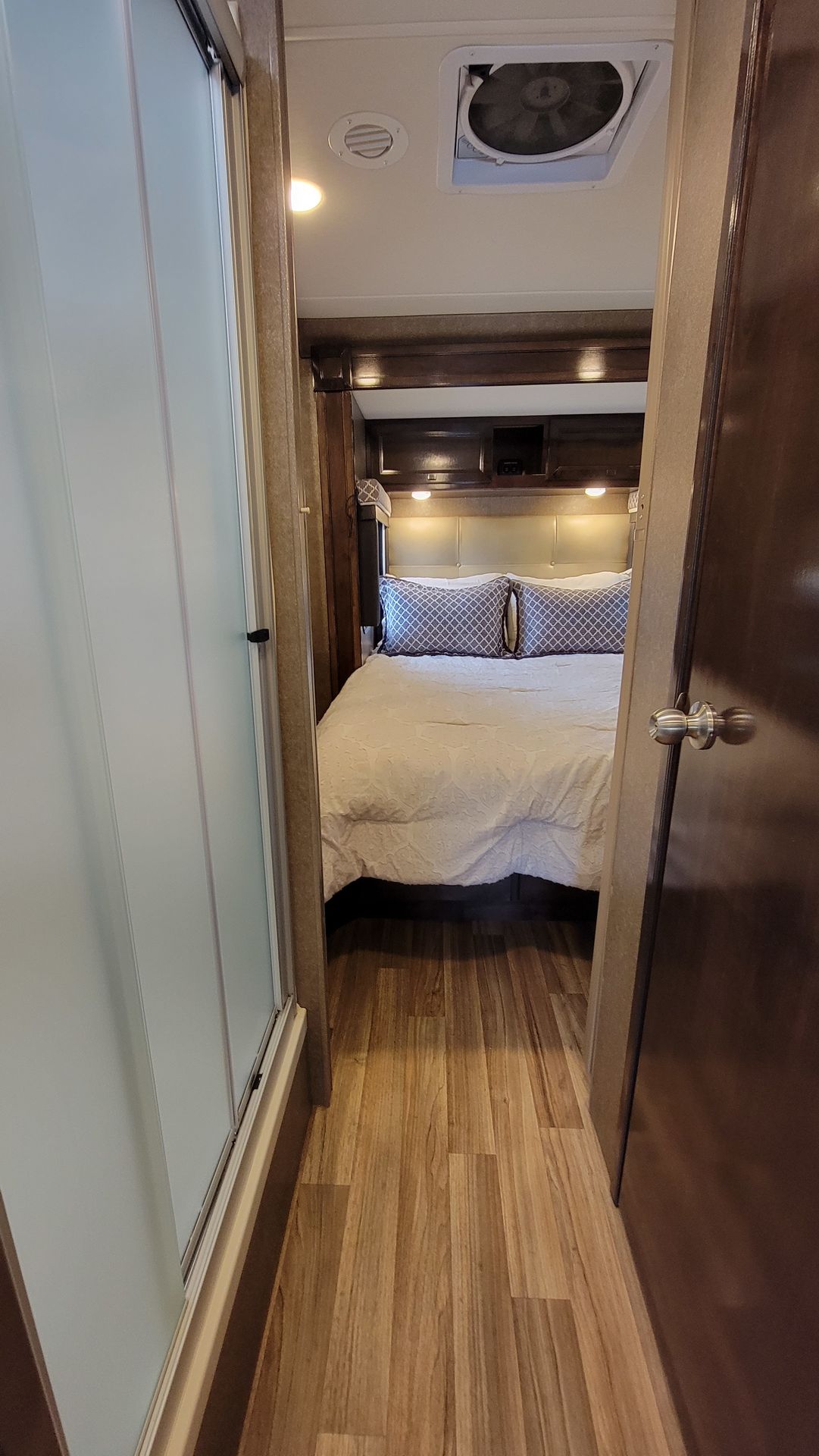 Photo 33 - 2019 Thor Class C Motorhome rental photo 38