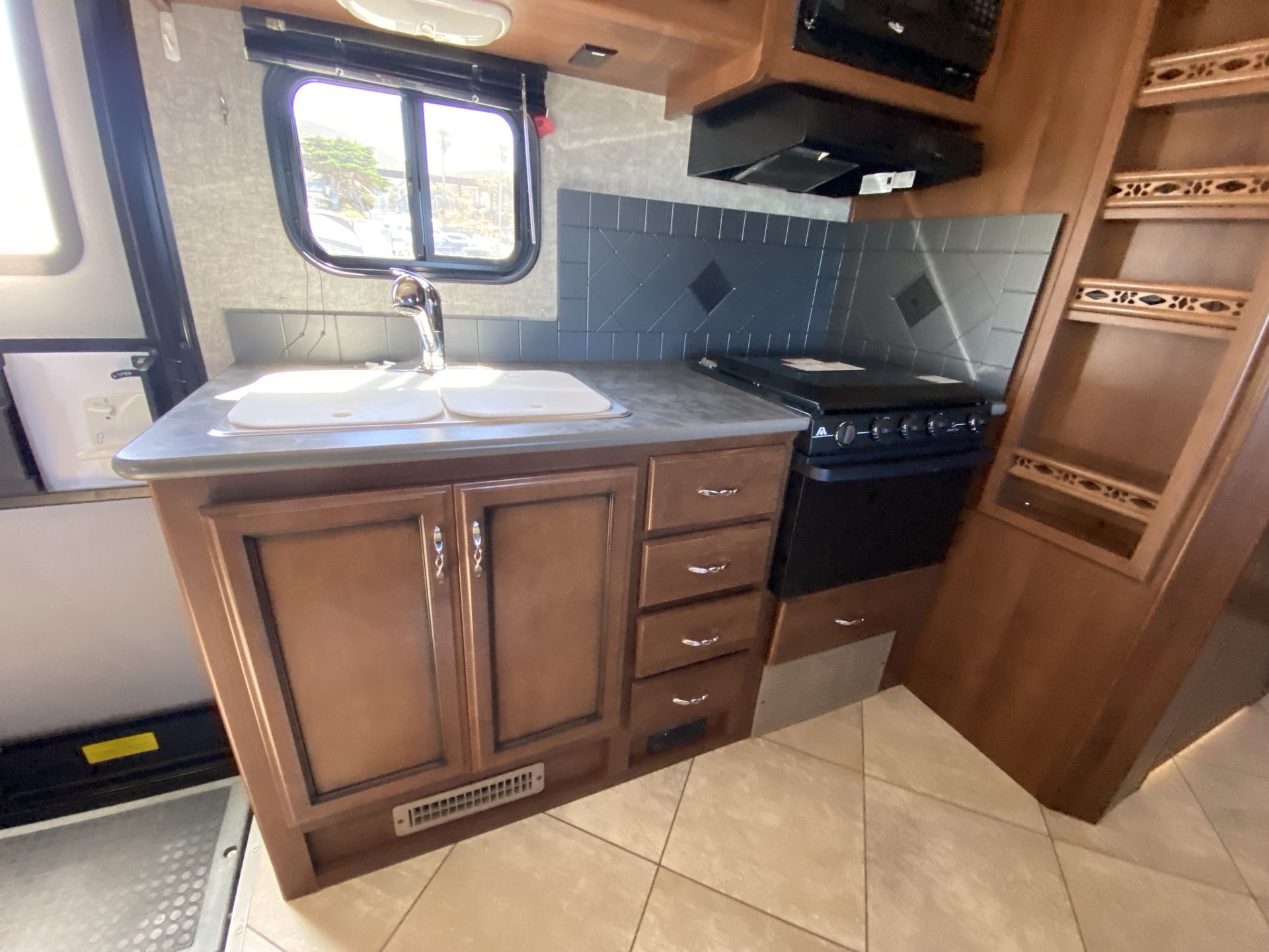 Photo 8 - 2015 Fleetwood Class A Motorhome rental photo 10