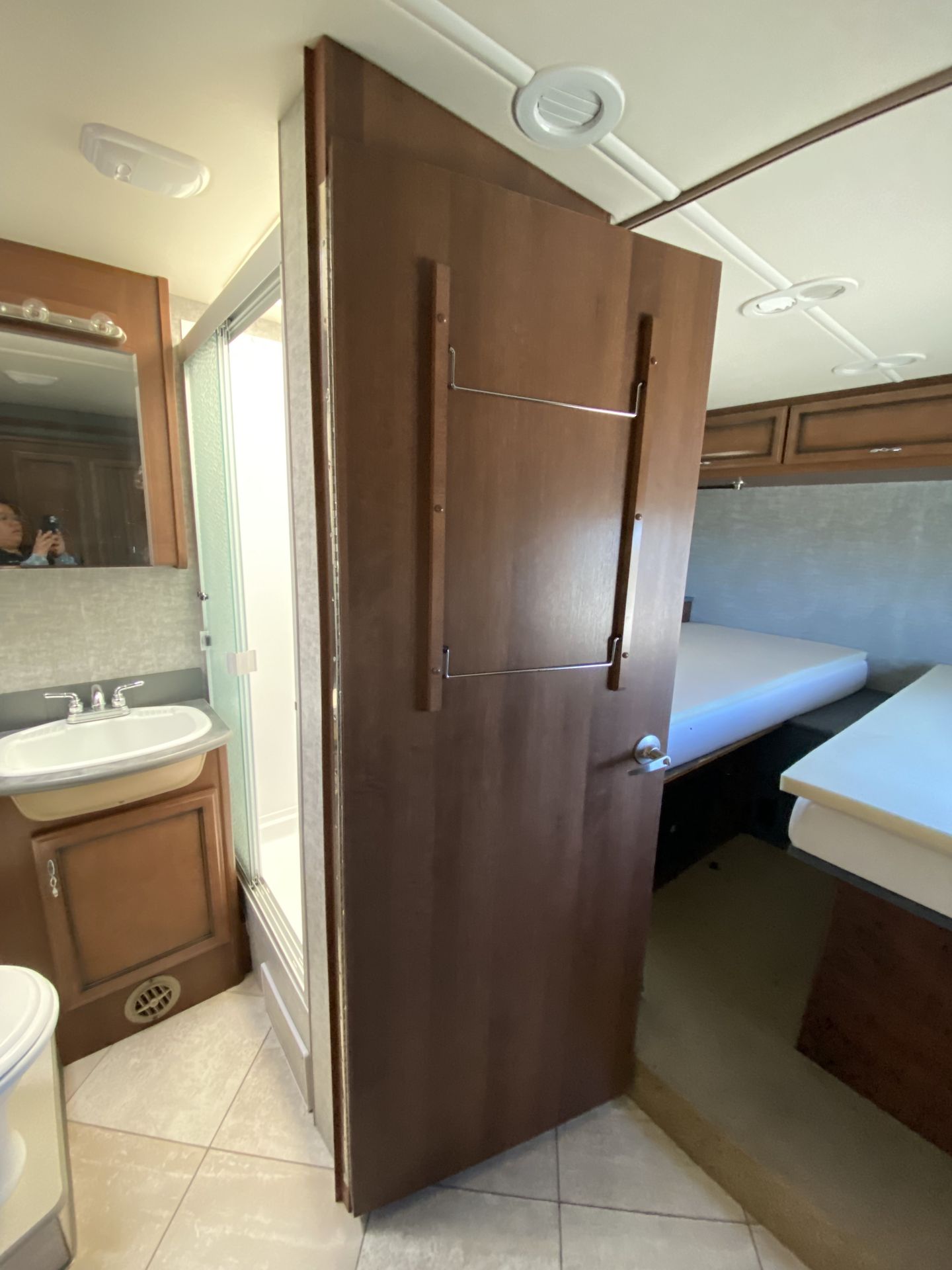 Photo 13 - 2015 Fleetwood Class A Motorhome rental photo 15