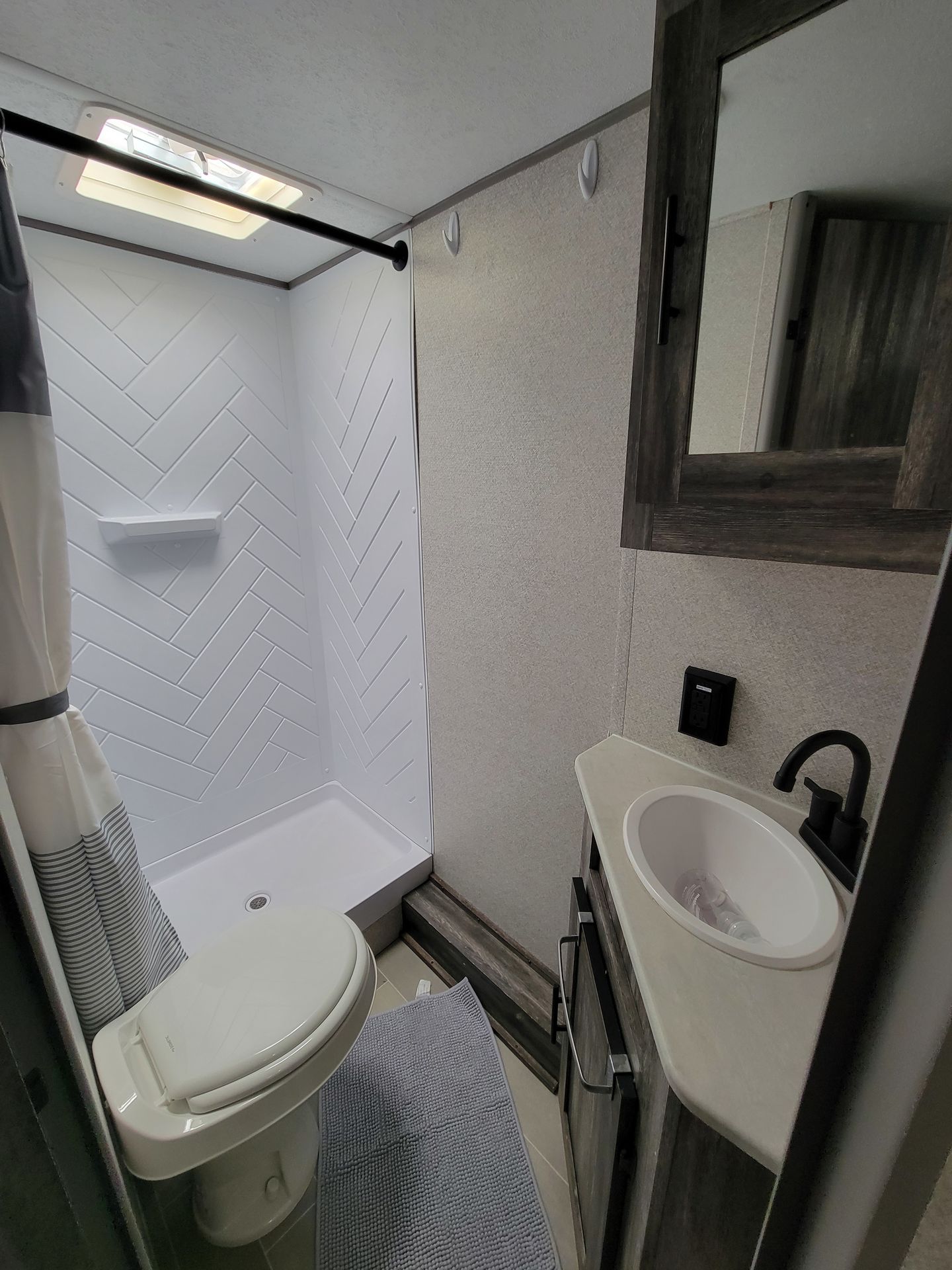 Photo 5 - 2021 Forest River Class A Motorhome rental photo 7