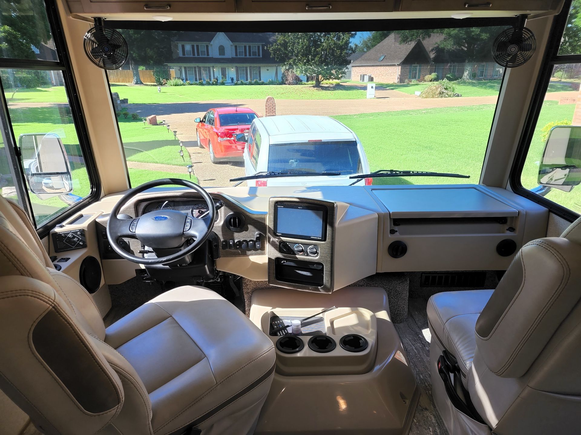 Photo 1 - 2020 Thor Motor Coach Class A Motorhome rental photo 3