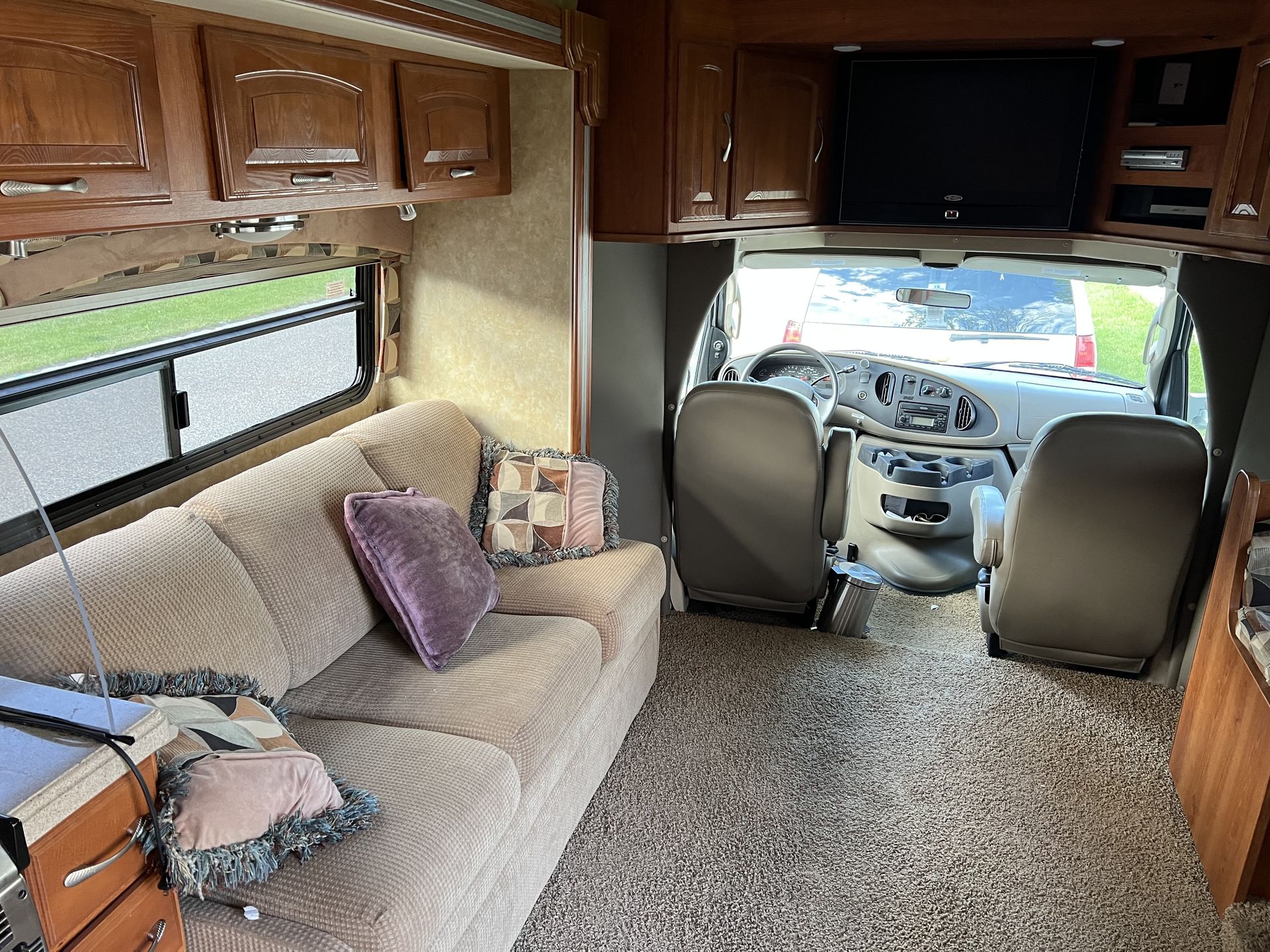 Photo 0 - 2008 Coachmen Class C Motorhome rental photo 3