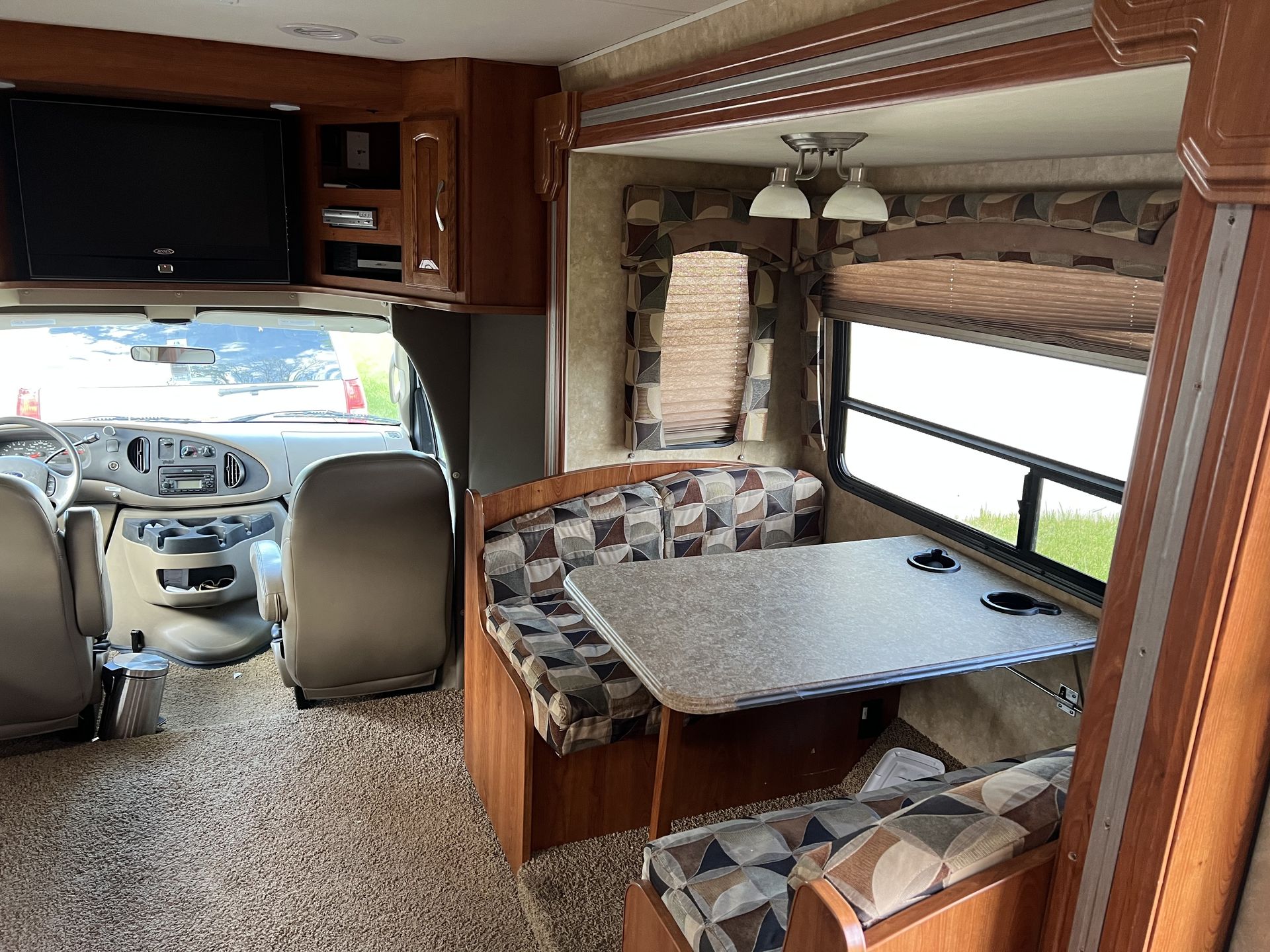 Photo 1 - 2008 Coachmen Class C Motorhome rental photo 4