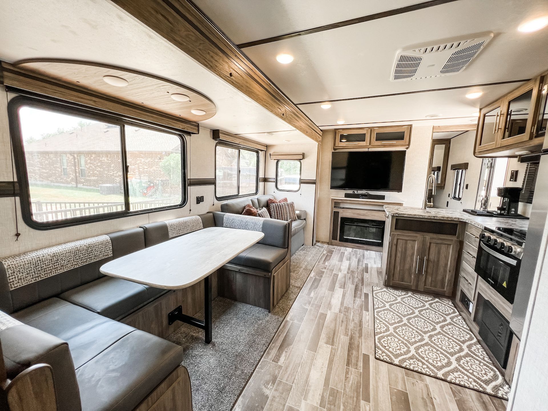 Photo 7 - 2021 Crossroads Travel Trailer rental photo 9