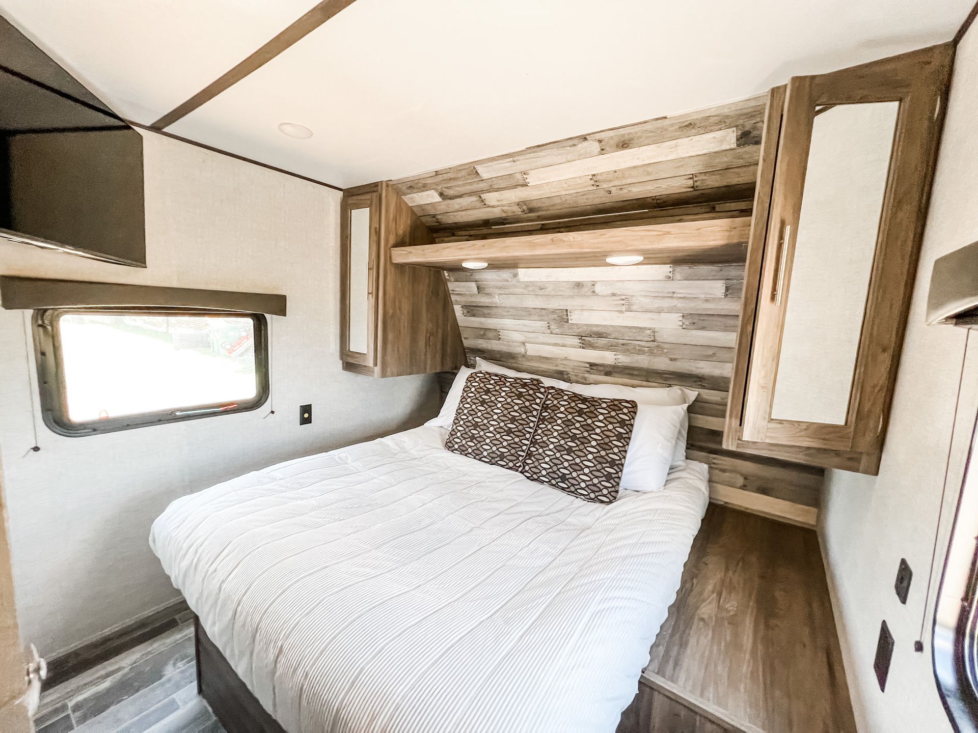 Photo 12 - 2021 Crossroads Travel Trailer rental photo 14
