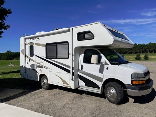 2008 Four Winds Château Sport Class C Motorhome for rent in Oshkosh, WI