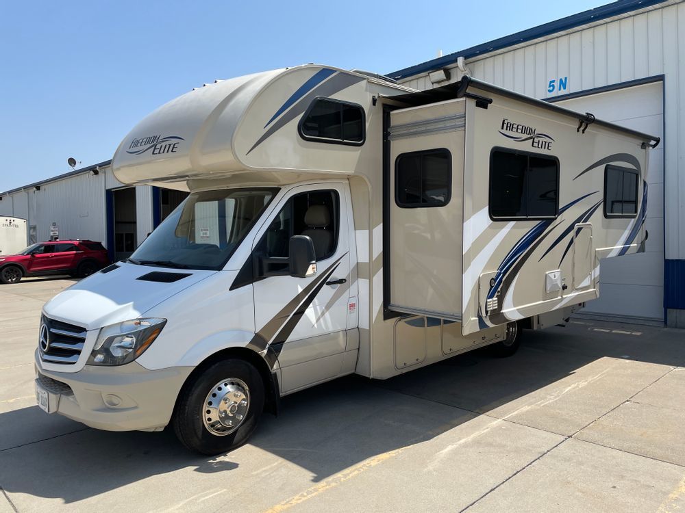 Photo 1 - 2018 Mercedes-Benz Class C Motorhome rental photo 3