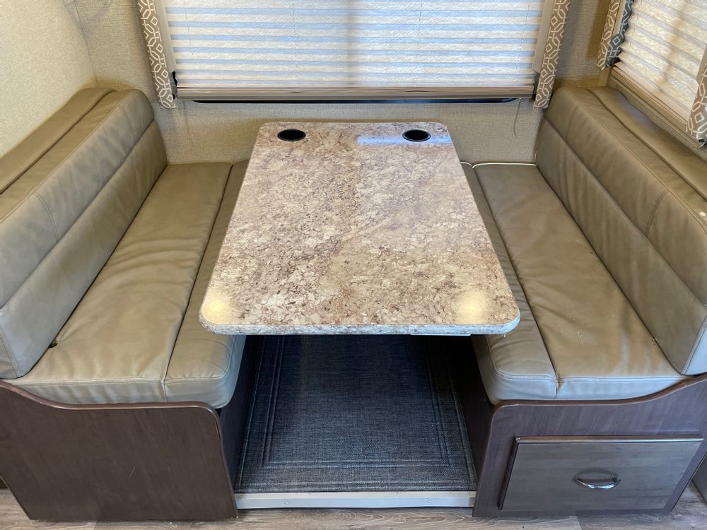 Photo 11 - 2018 Mercedes-Benz Class C Motorhome rental photo 13