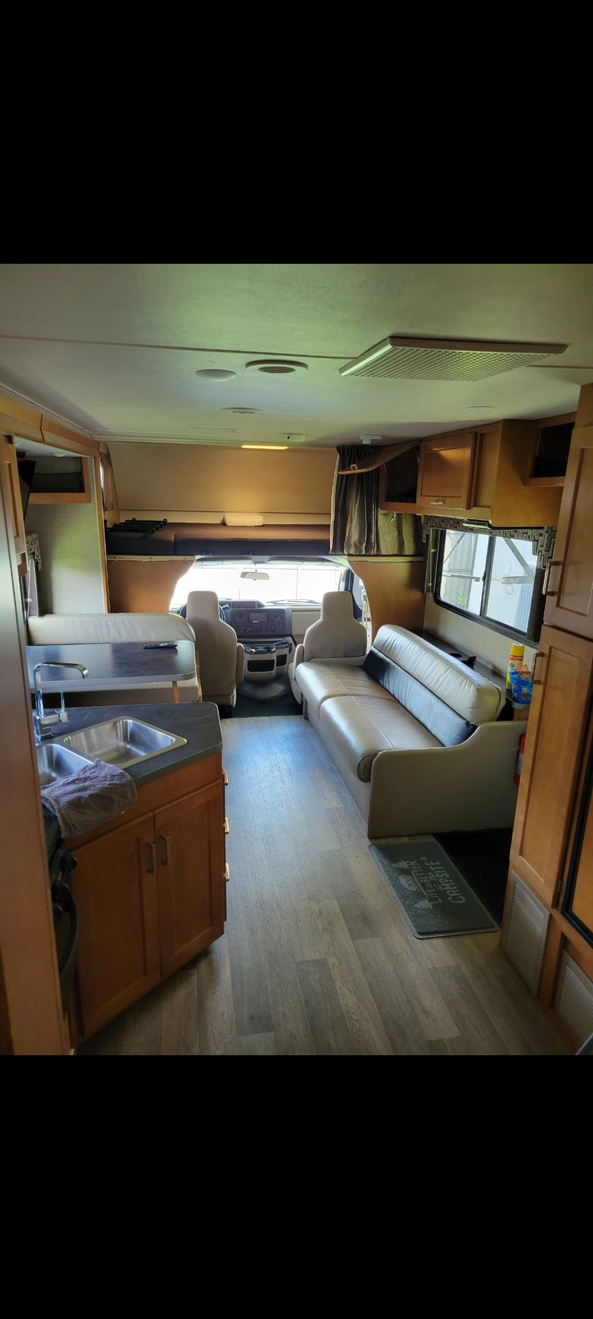 Photo 3 - 2019 Winnebago Class C Motorhome rental photo 5