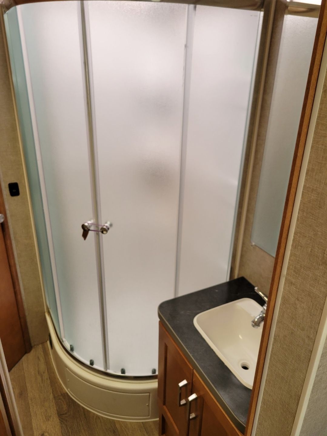 Photo 5 - 2019 Winnebago Class C Motorhome rental photo 7