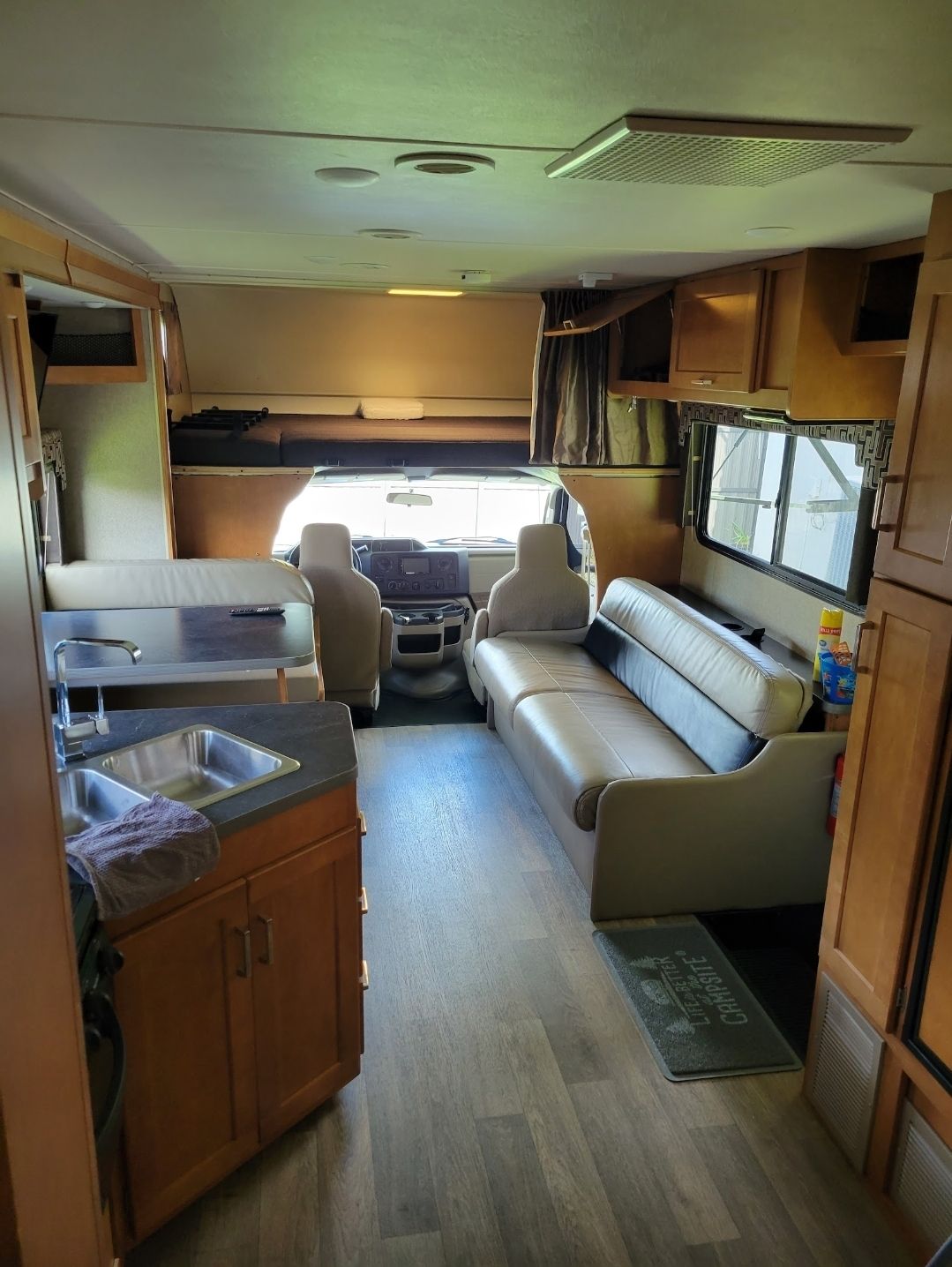 Photo 8 - 2019 Winnebago Class C Motorhome rental photo 10