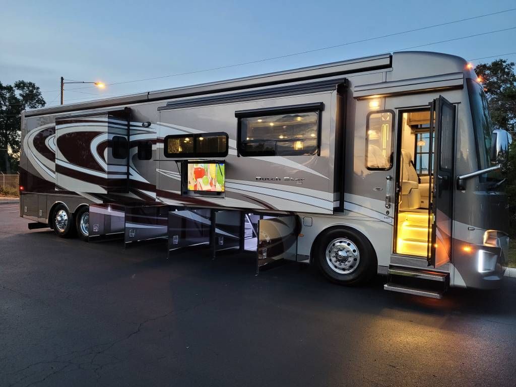 Photo 0 - 2022 Newmar Class A Motorhome rental photo 2