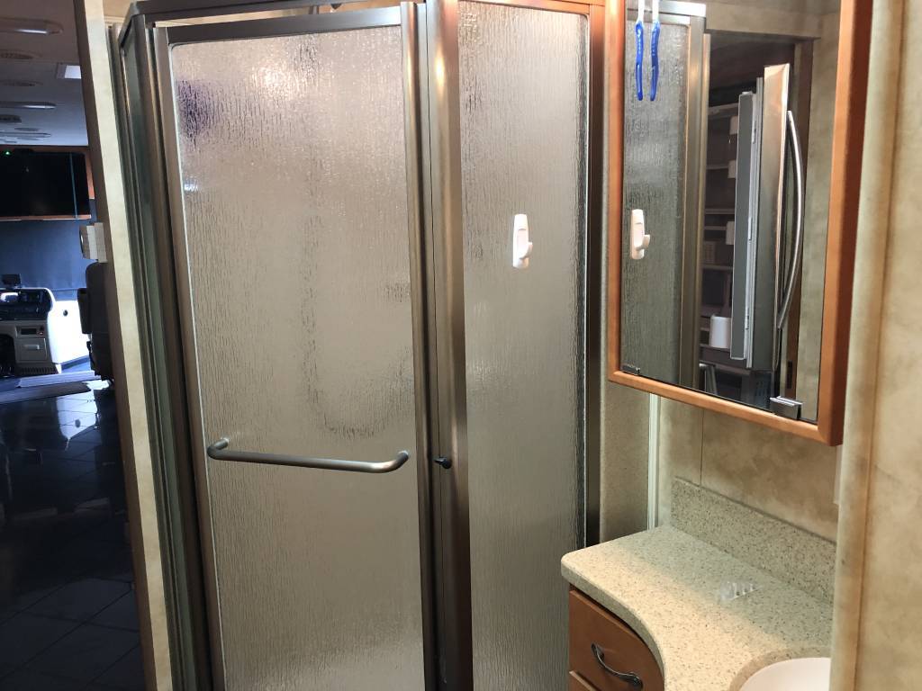 Photo 5 - 2006 Newmar Class A Motorhome rental photo 10