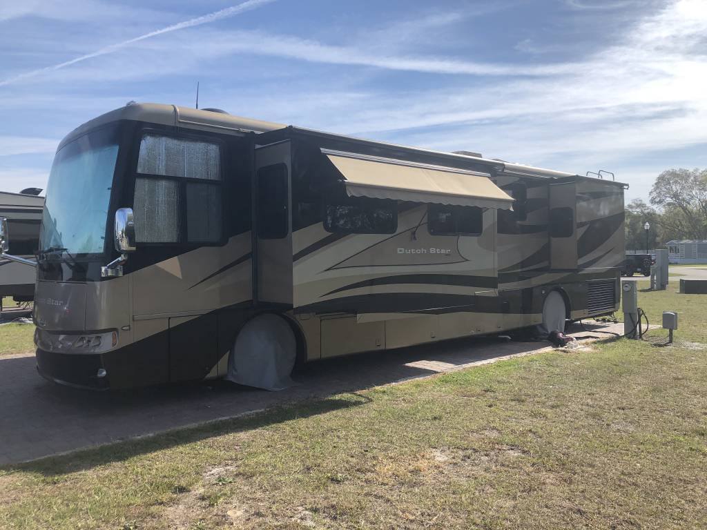 Photo 6 - 2006 Newmar Class A Motorhome rental photo 16