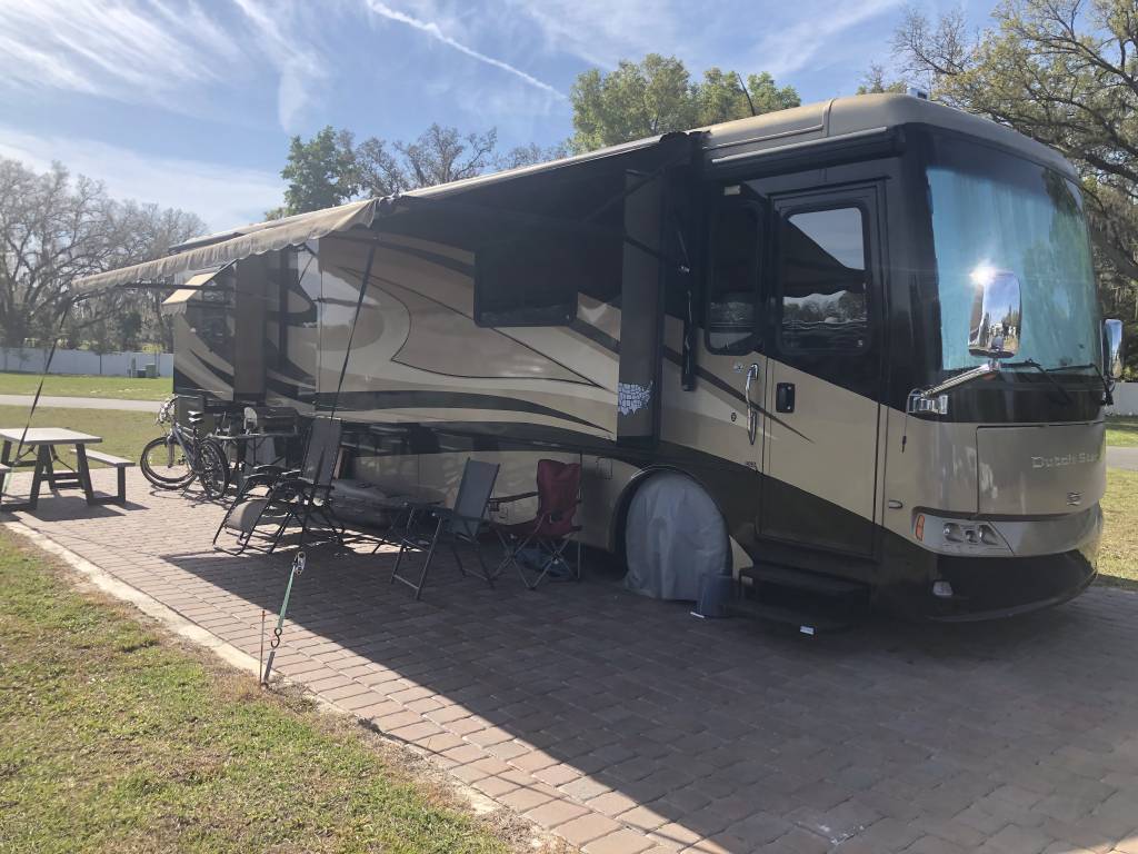 Photo 6 - 2006 Newmar Class A Motorhome rental photo 17