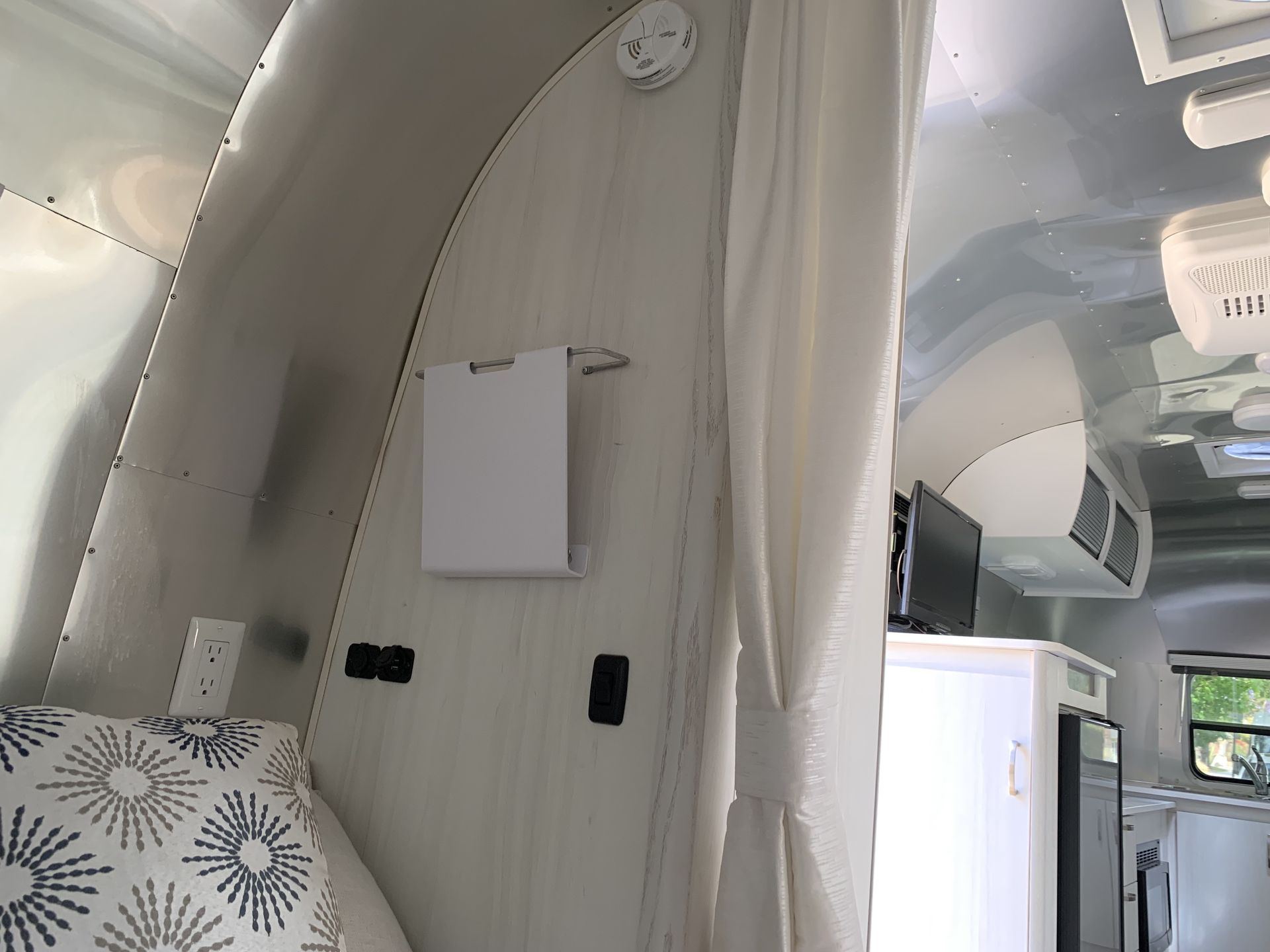 Photo 20 - 2020 Airstream Travel Trailer rental photo 22