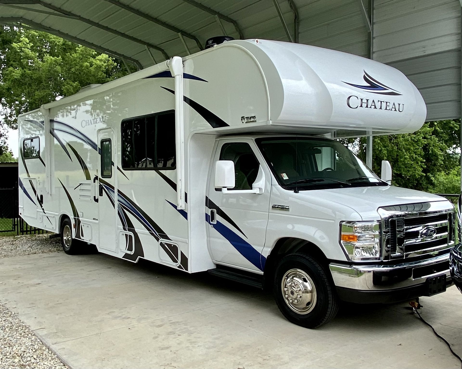 Photo 0 - 2020 Thor Class C Motorhome rental photo 2