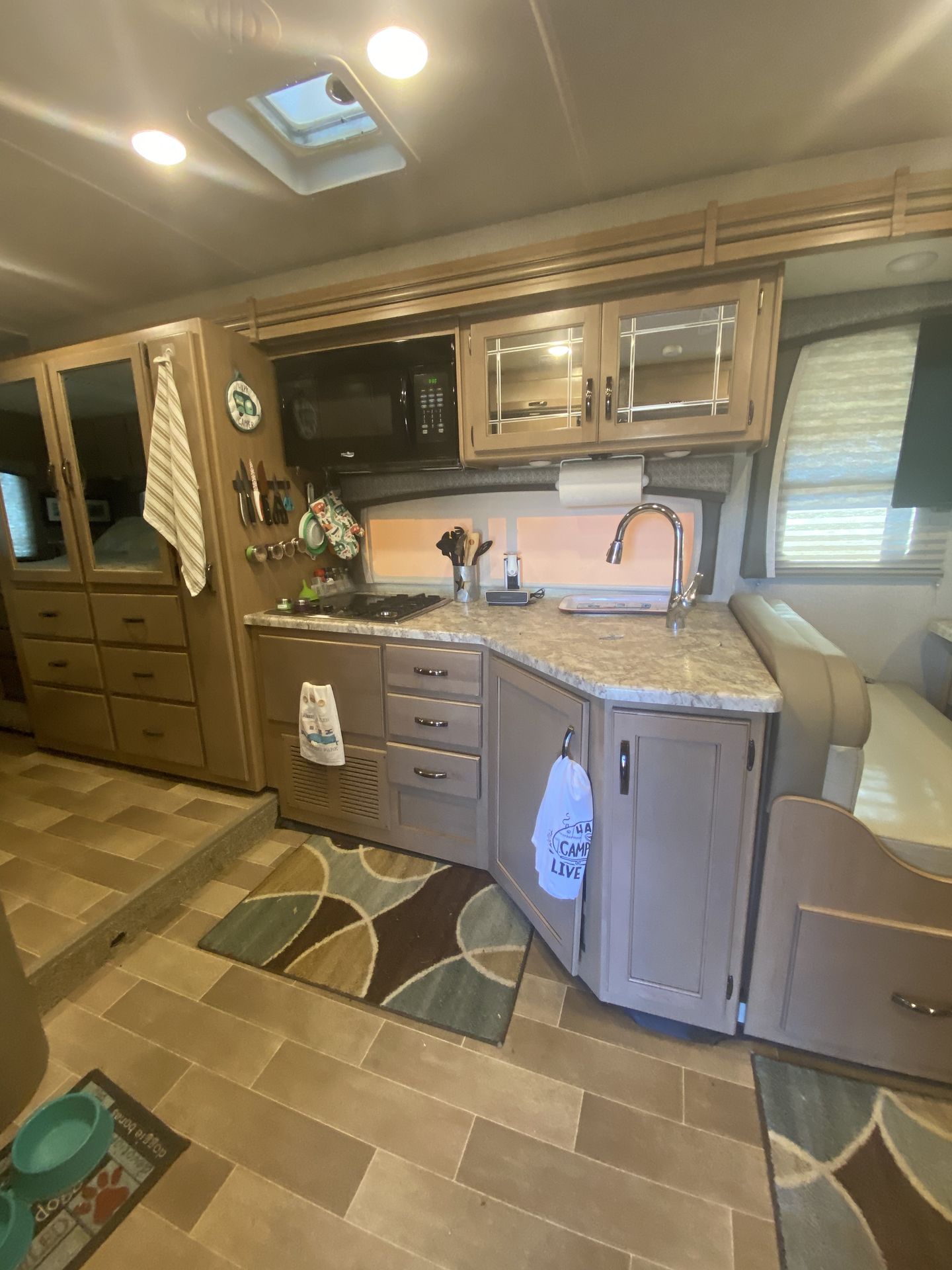 Photo 8 - 2020 Thor Class C Motorhome rental photo 10