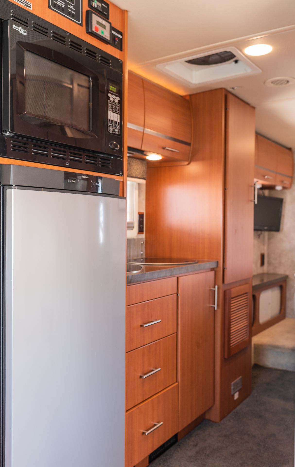 Photo 3 - 2013 Itasca Class C Motorhome rental photo 5