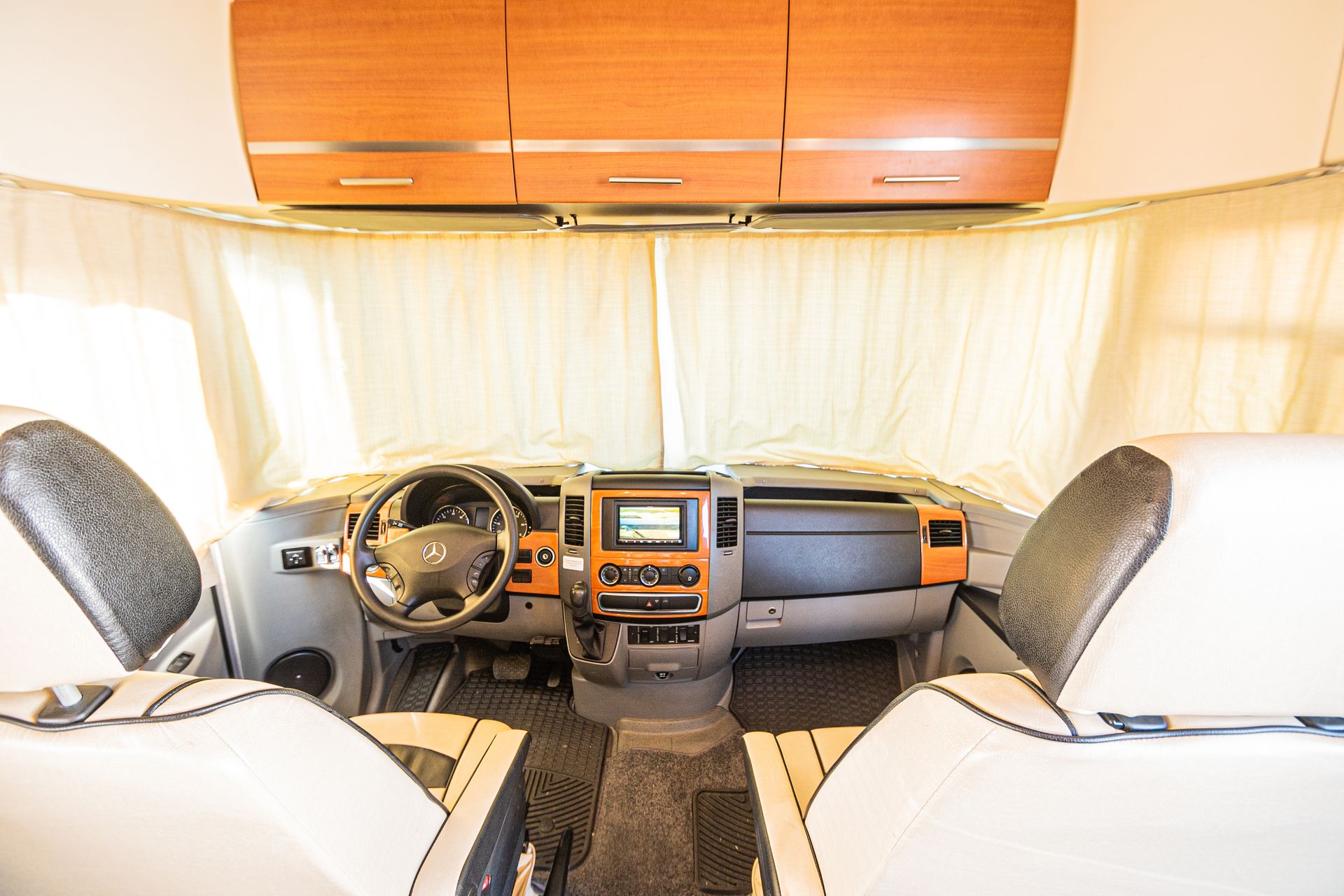Photo 10 - 2013 Itasca Class C Motorhome rental photo 12