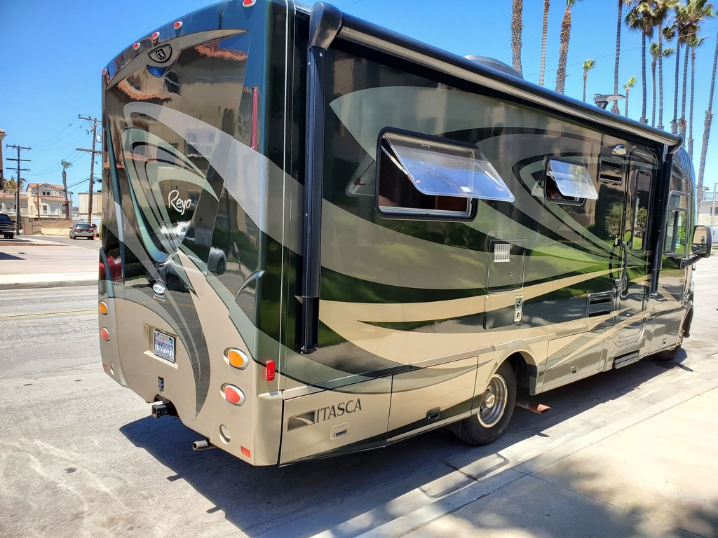 Photo 14 - 2013 Itasca Class C Motorhome rental photo 16
