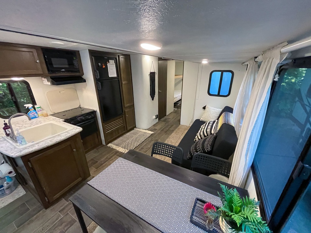 Photo 4 - 2018 Keystone Rv Travel Trailer rental photo 6