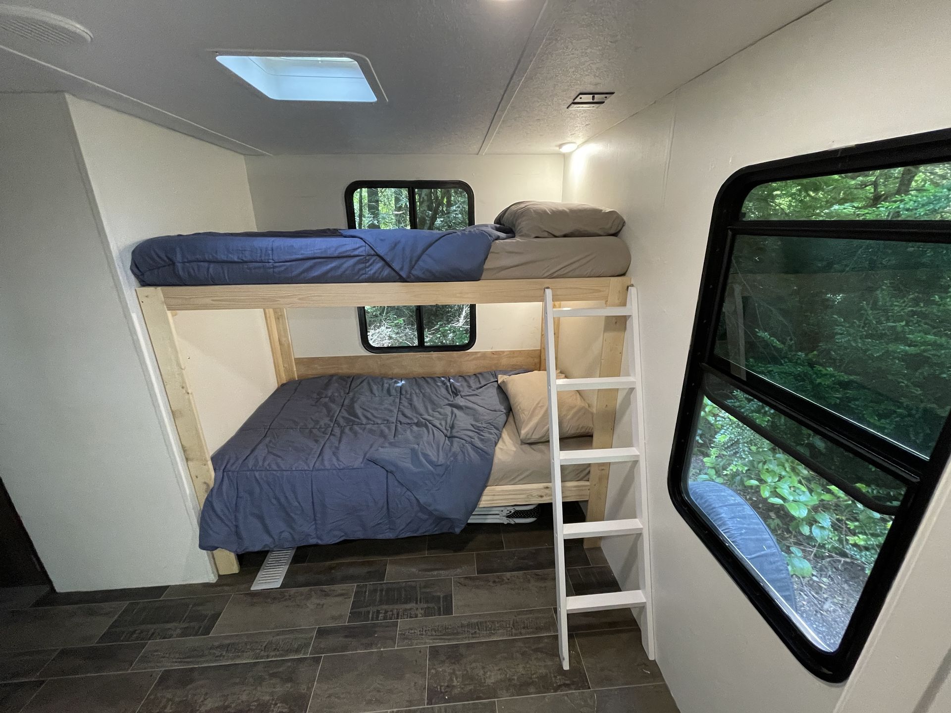 Photo 7 - 2018 Keystone Rv Travel Trailer rental photo 9