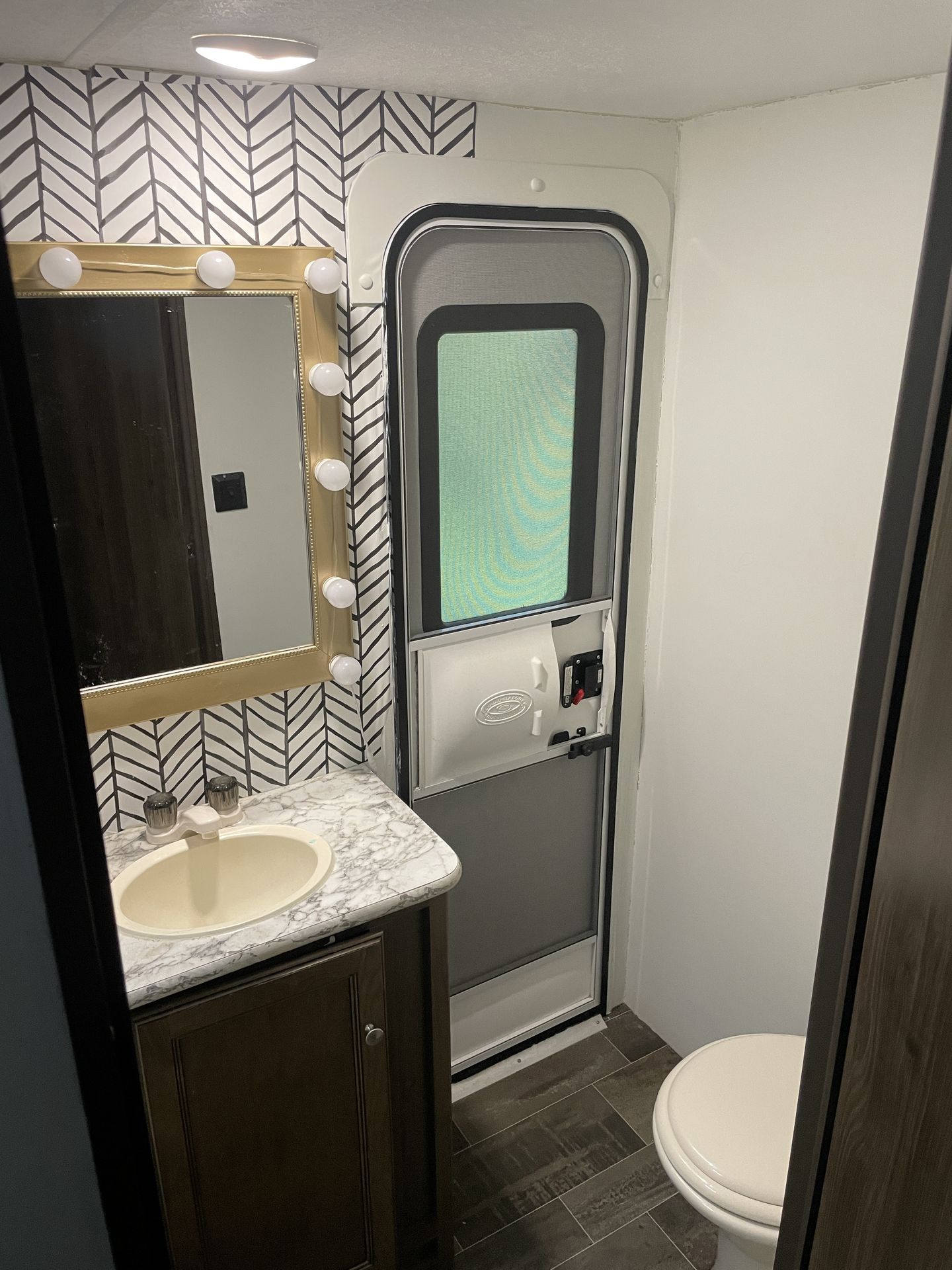 Photo 9 - 2018 Keystone Rv Travel Trailer rental photo 11