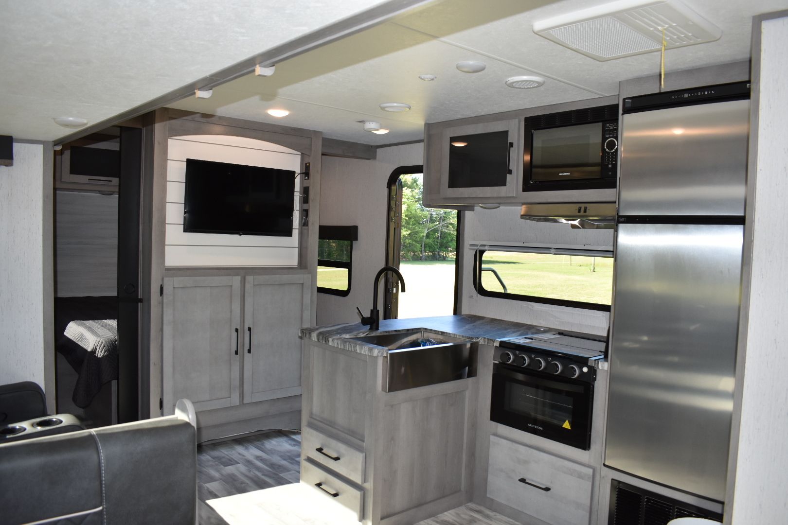 Photo 3 - 2022 Dutchman Travel Trailer rental photo 5