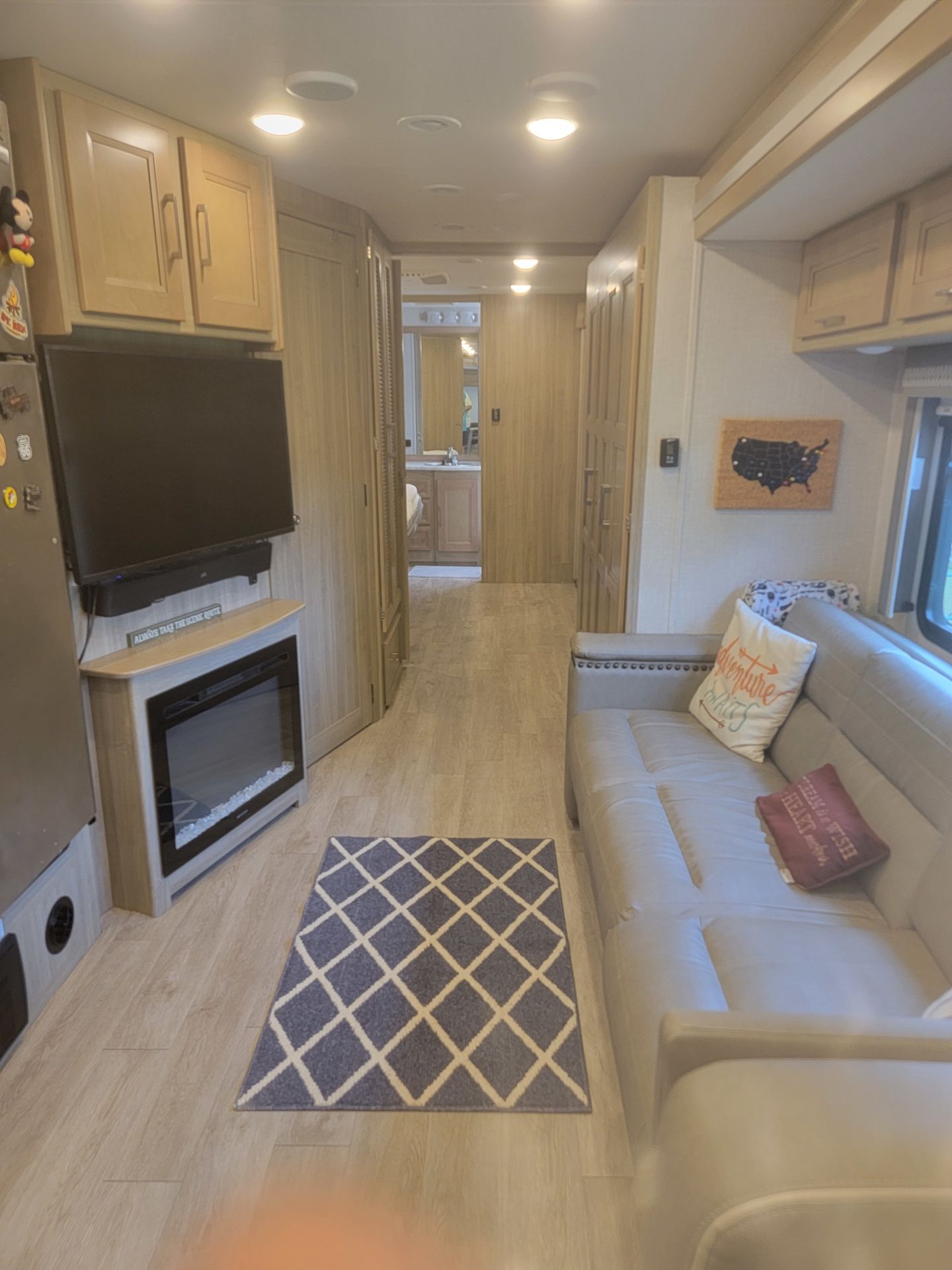 Photo 5 - 2019 Coachmen Class A Motorhome rental photo 7