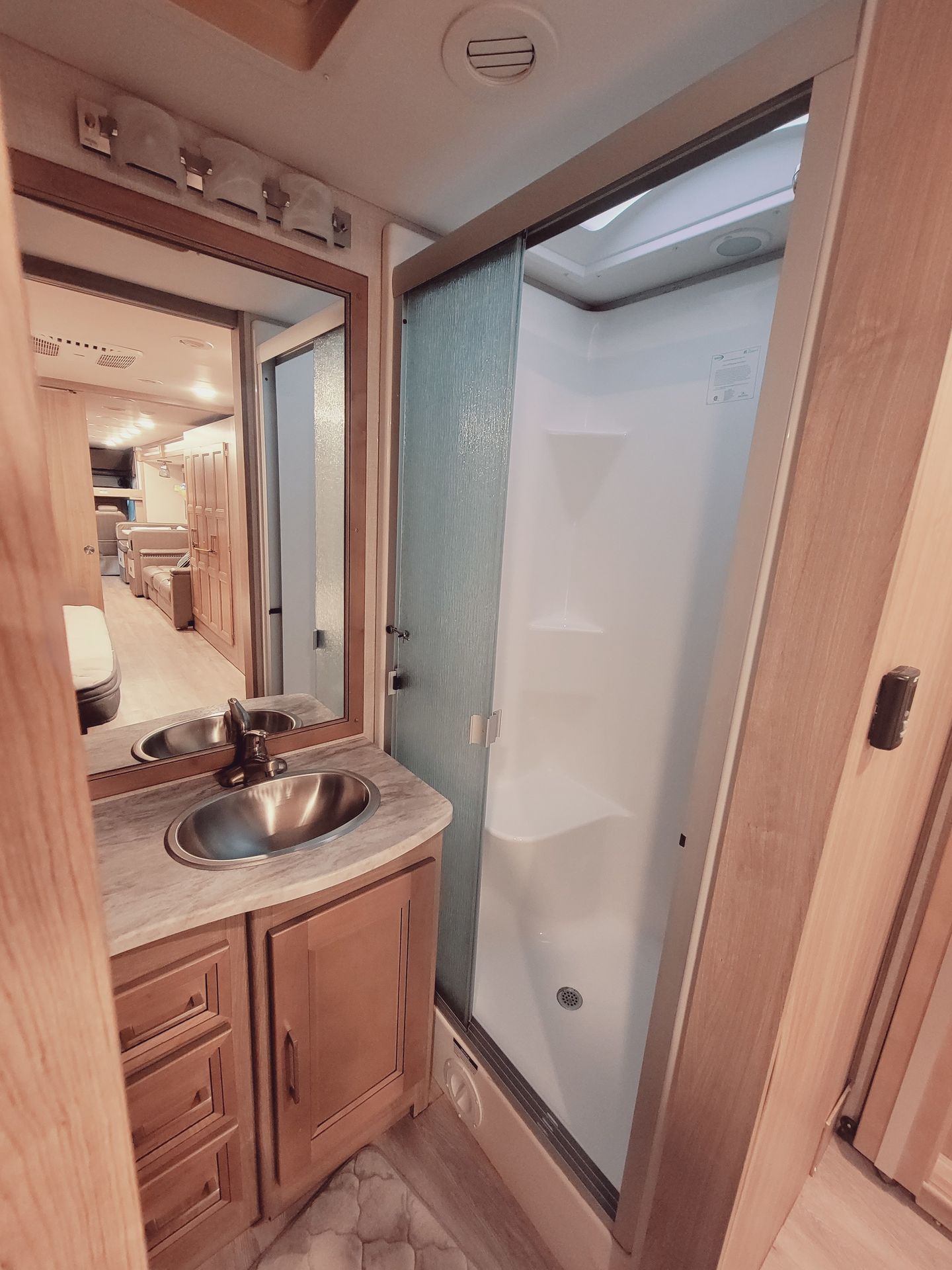Photo 7 - 2019 Coachmen Class A Motorhome rental photo 9