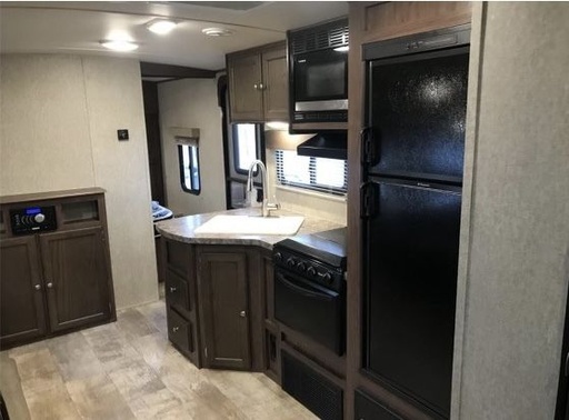 2016 Palomino SolAire ultra lite 28qbss Travel Trailer for rent in Marion, NC
