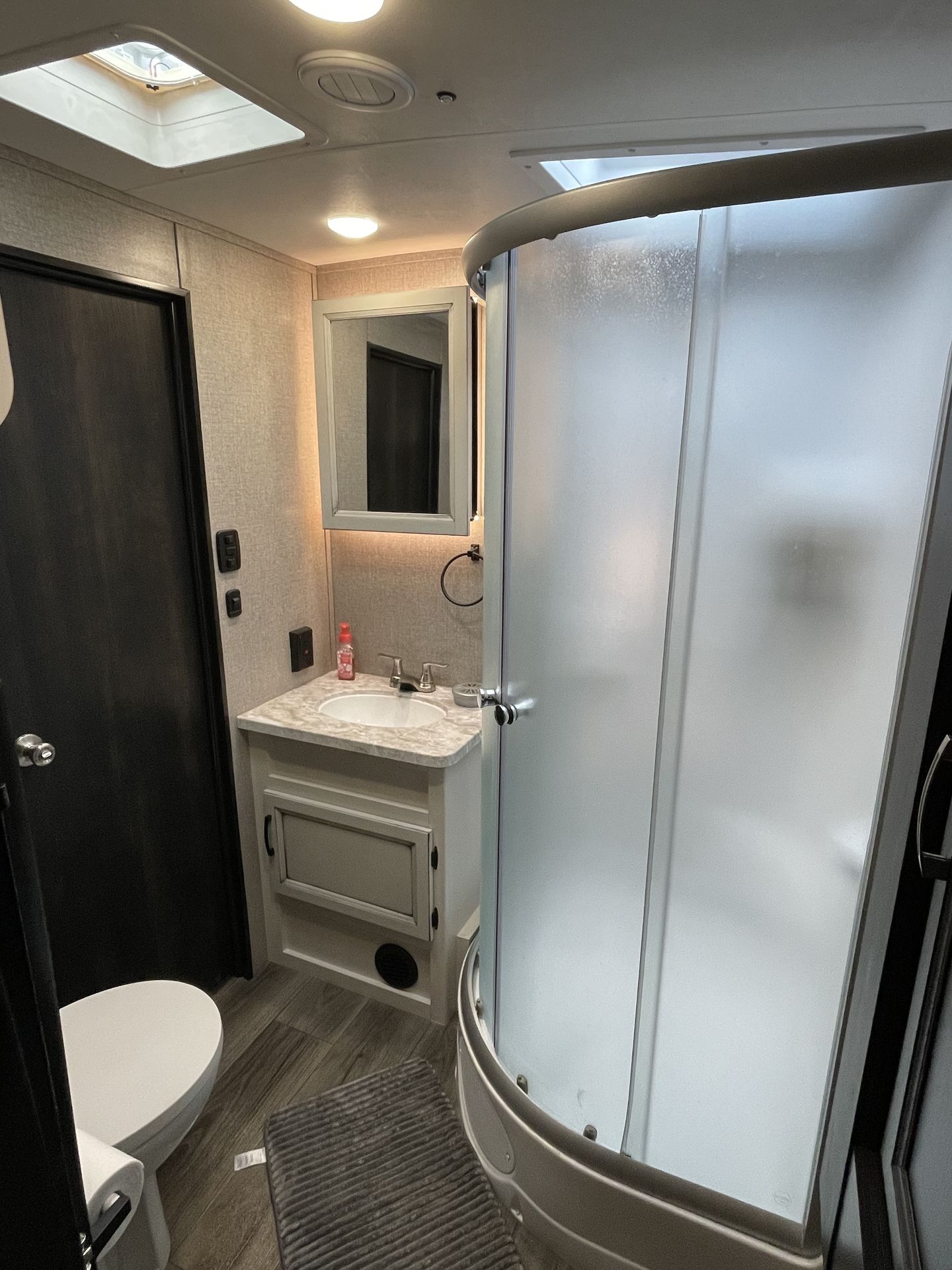 Photo 7 - 2021 Jayco White Hawk Travel Trailer rental photo 9