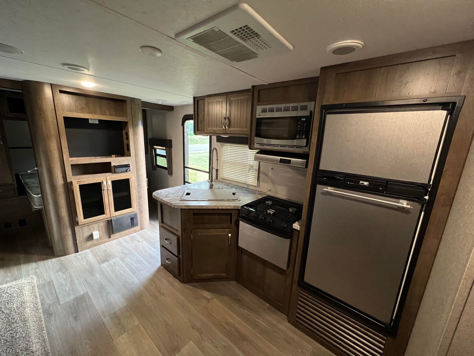 Photo 6 - 2018 Dutchmen Travel Trailer rental photo 8