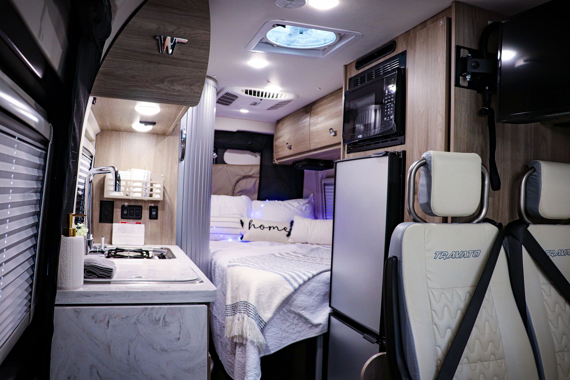Photo 9 - 2022 Winnebago Class B Motorhome rental photo 11