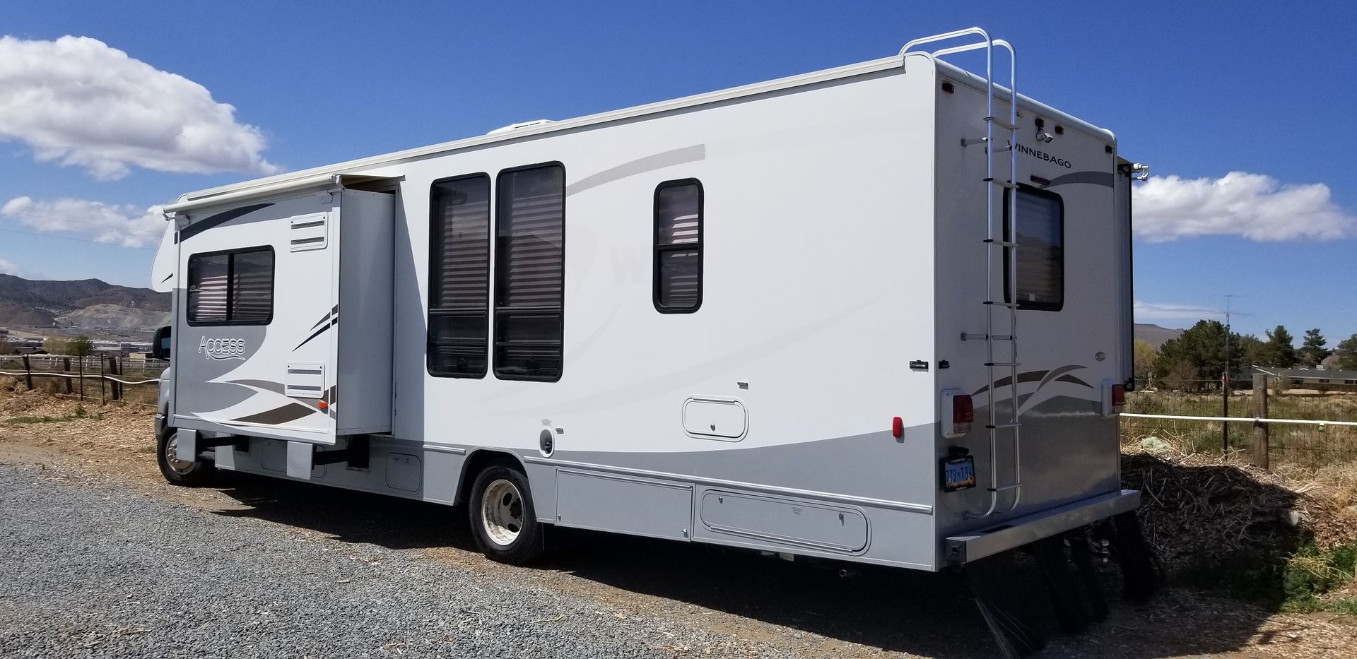 Photo 2 - 2009 Winnebago Class C Motorhome rental photo 4