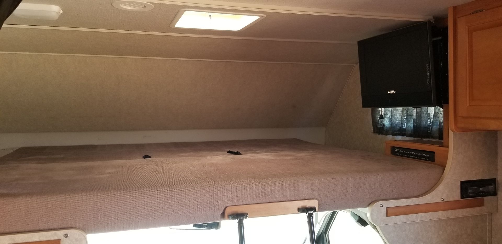 Photo 8 - 2009 Winnebago Class C Motorhome rental photo 10