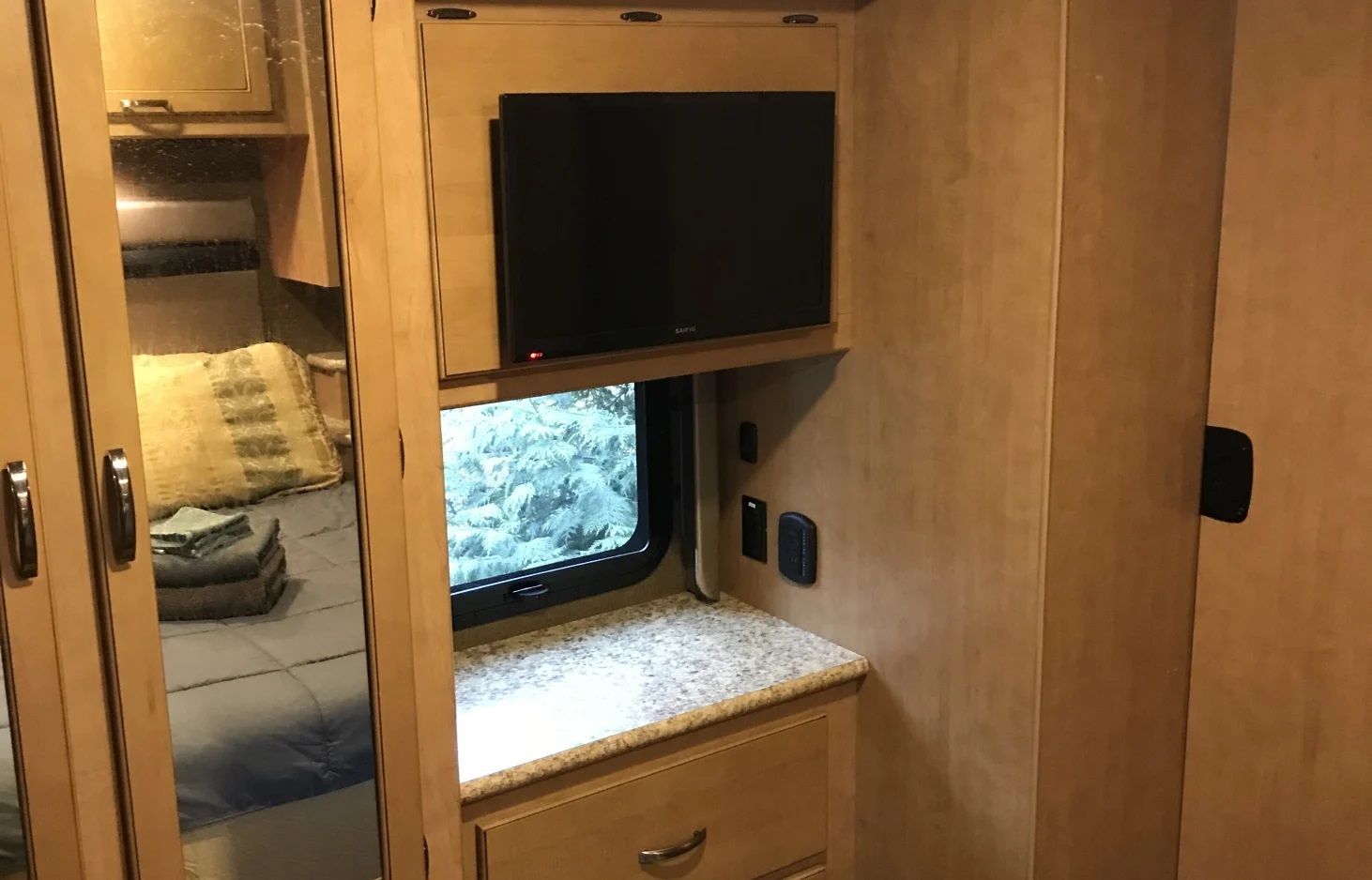 Photo 9 - 2021 Thor Motor Coach Class C Motorhome rental photo 16