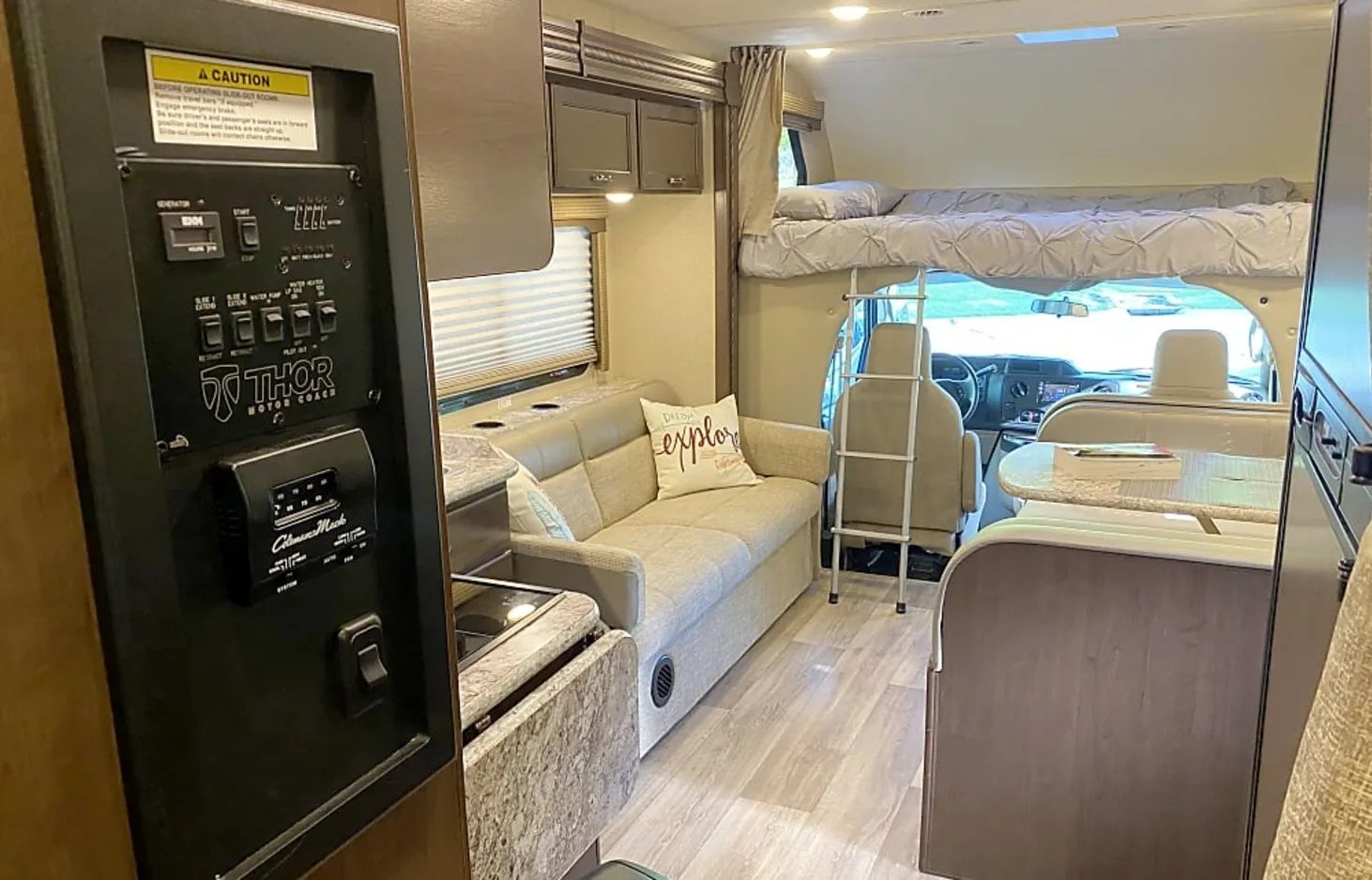 Photo 3 - 2019 Four Winds Class C Motorhome rental photo 6